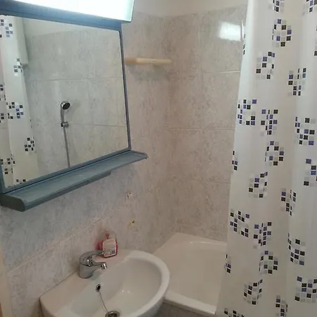 Elim Apartment *