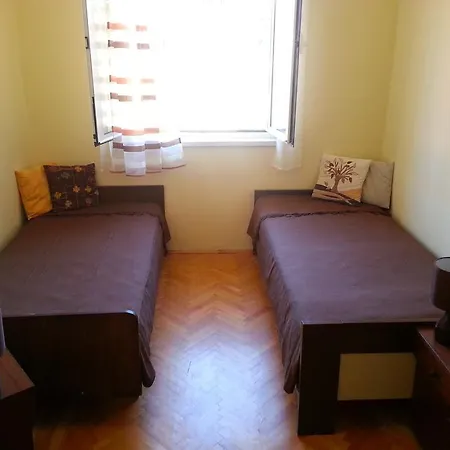 Elim Apartment Split